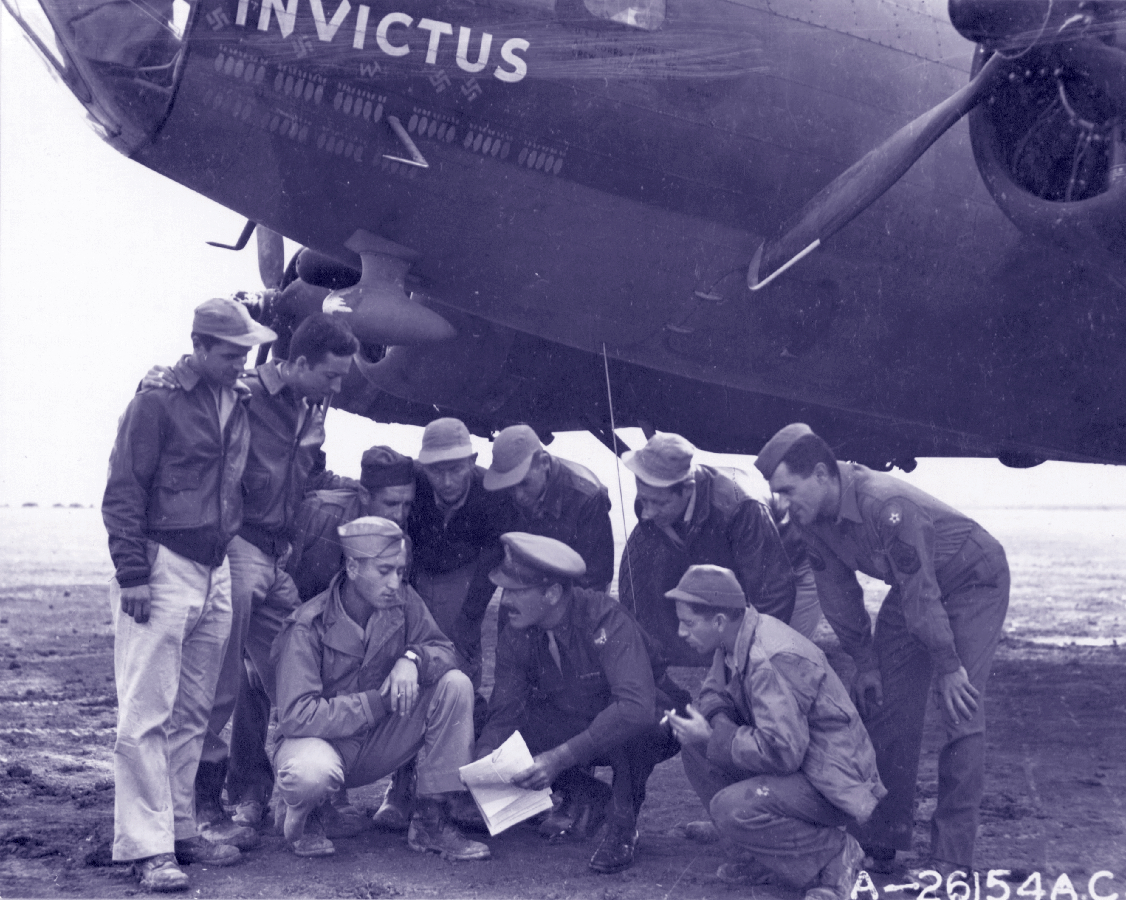 15AF B-17F Fortress 301BG353BS Invictus with crew after returning to base North Africa NA1274