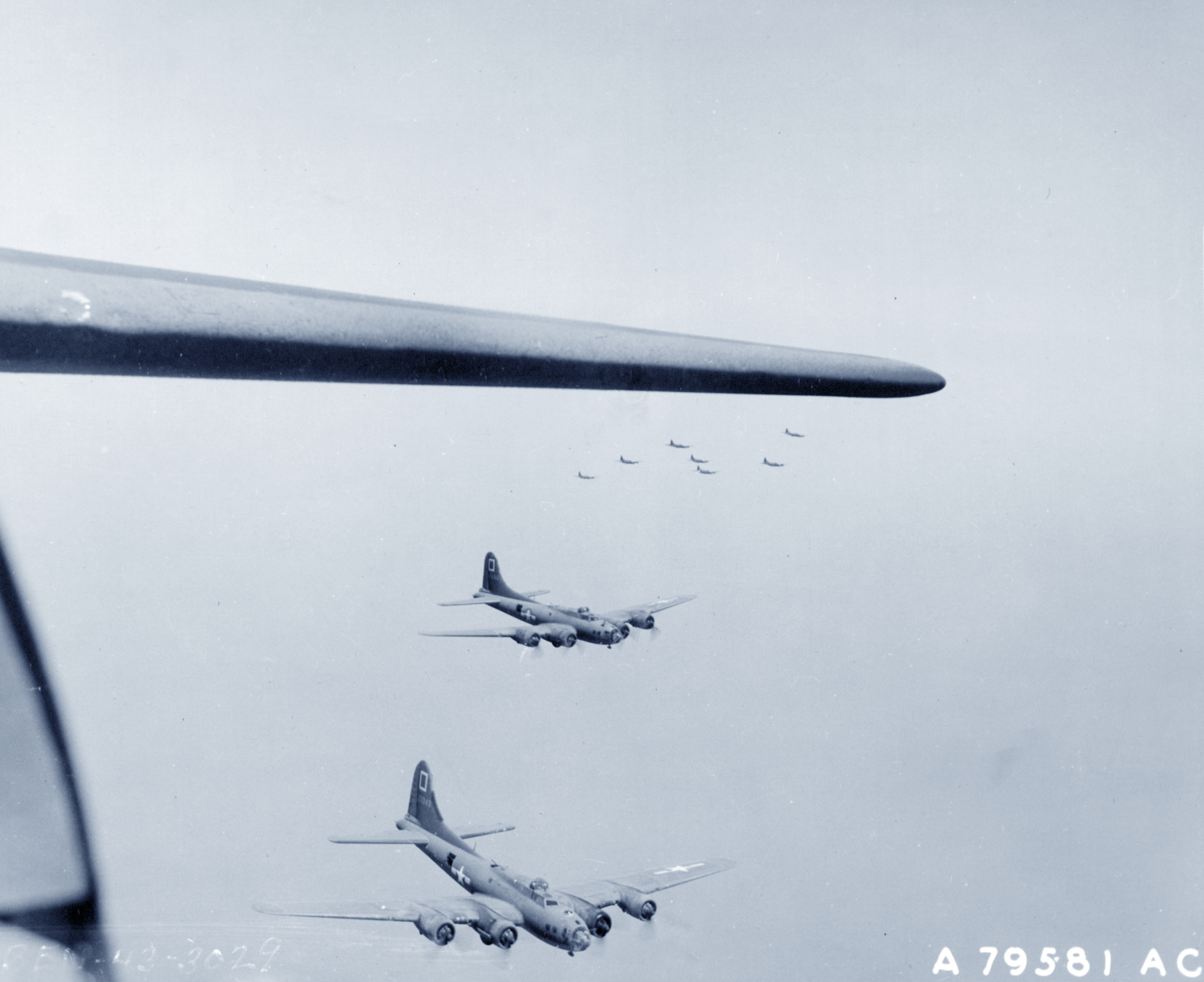 42-3343 B-17F Fortress 15AF 301BG32BS Slick Chick head for Viterbo Airdrome Italy 29th July 1943 01