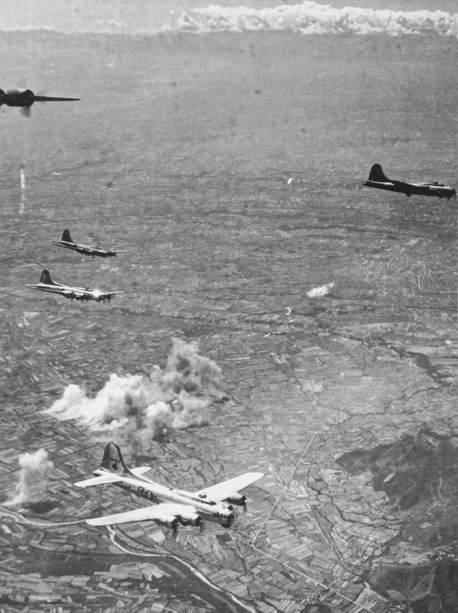 42-97914 B-17G Fortress 15AF 301BG419BS after attacking the Turin ball bearing plants 24th Jul 1944 FRE10145