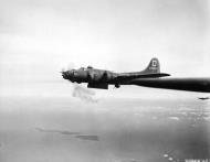 Asisbiz 42 30310 B 17F Fortress 15AF 301BG419BS over Toulon France 5th Jan 1944 342 FH 000933