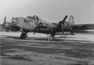 Asisbiz 41 24605 B 17F Fortress 8AF 303BG359BS BNR Knock Out Dropper before its return to USA 1943 FRE4259