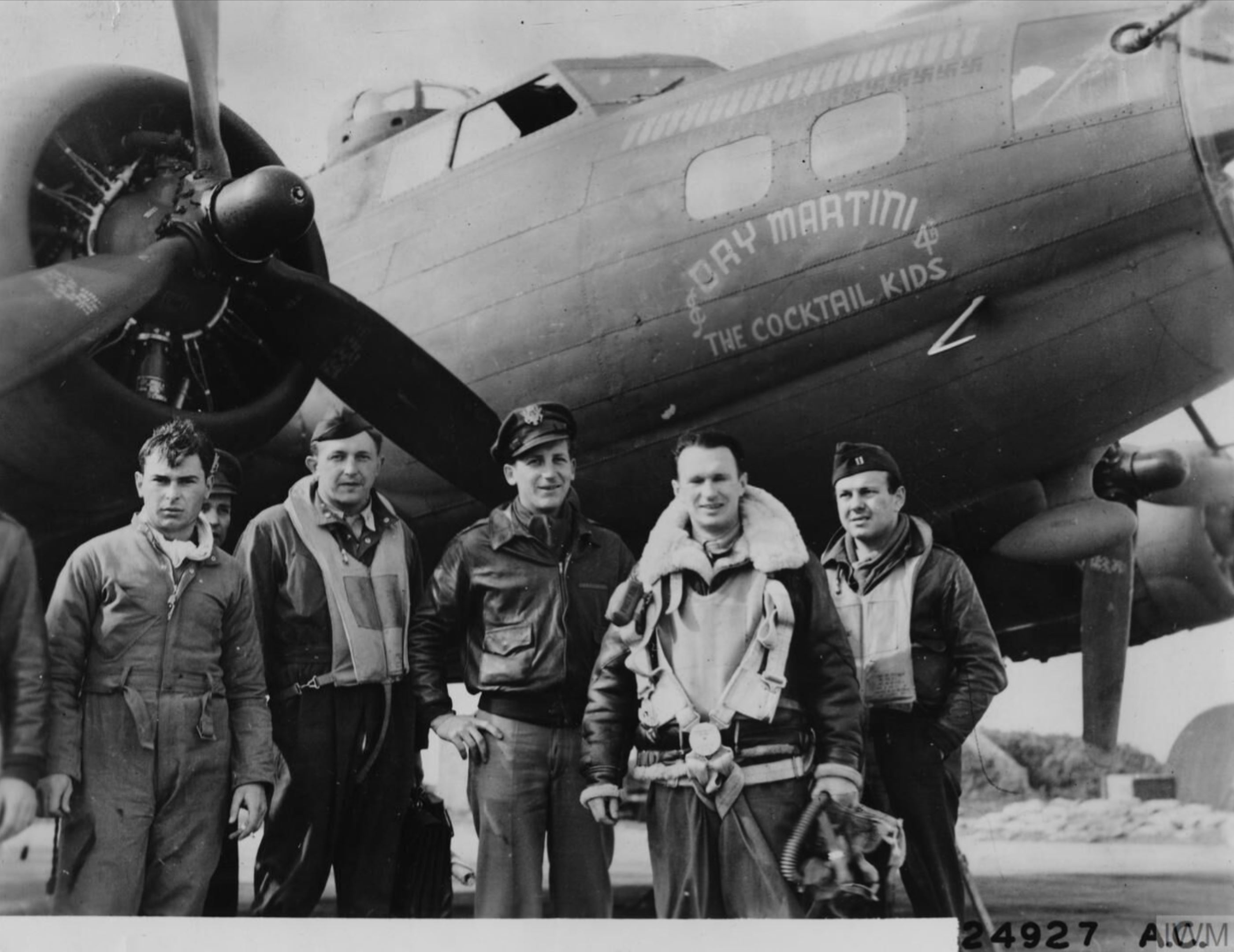 42-5057 B-17F Fortress 8AF 305BG422BS JJM Dry Martini and the Cocktail Kids nose art France FRE4336