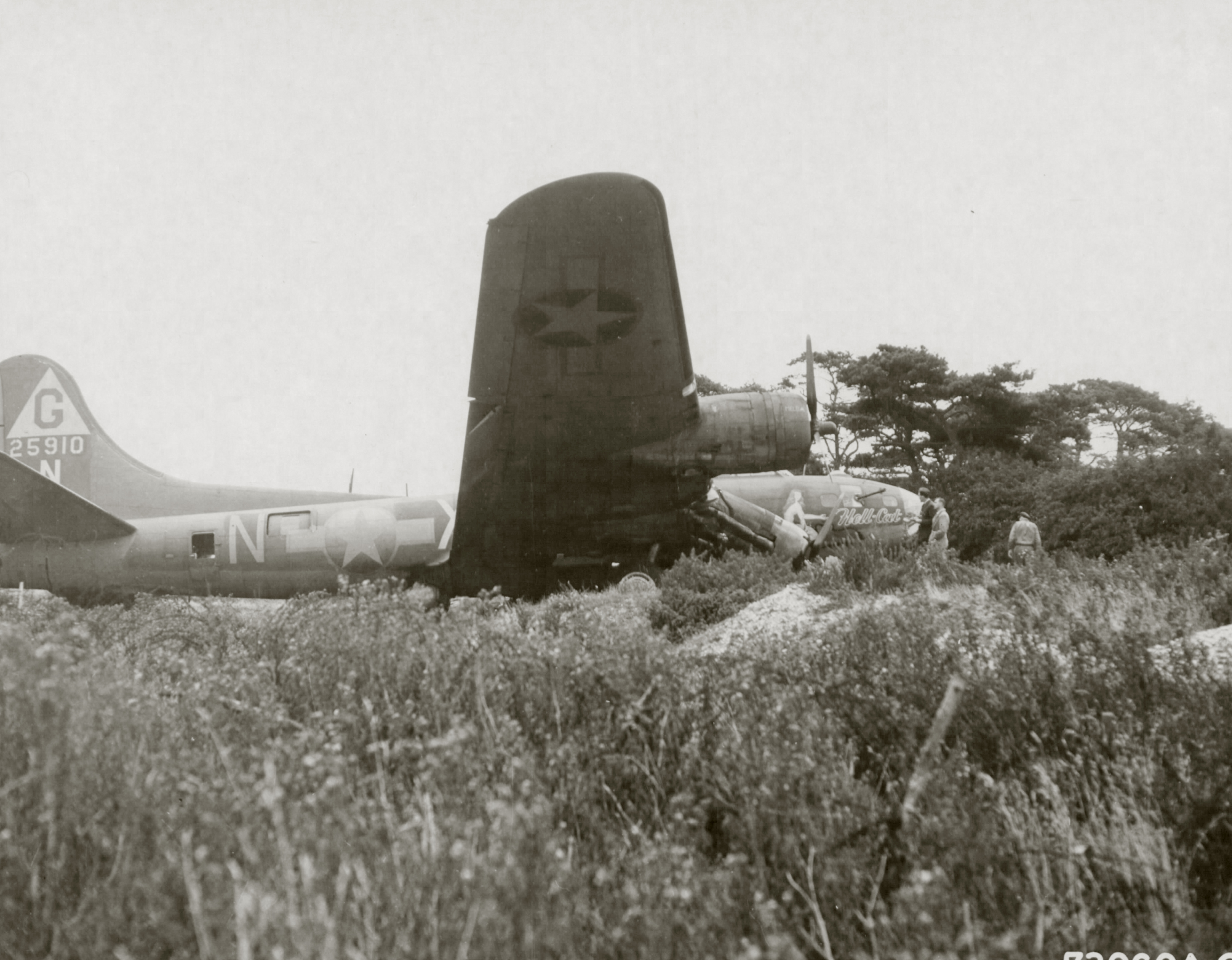 42-5910 B-17F Fortress 8AF 305BG365BS XKN Hell Cat crash landing Hawkinge 15th Sep 1943 02