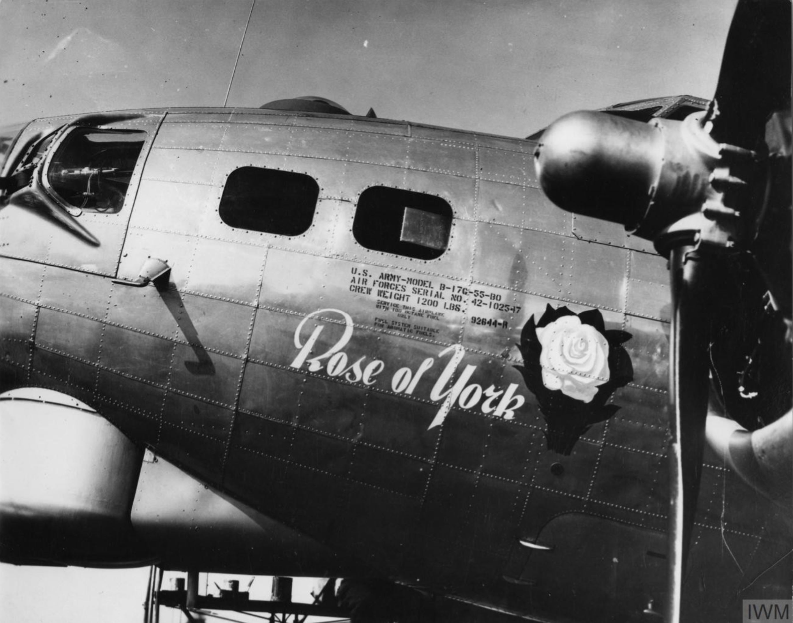 42-102547 B-17G Fortress 8AF 306BG367BS GYF Rose of York England FRE4440
