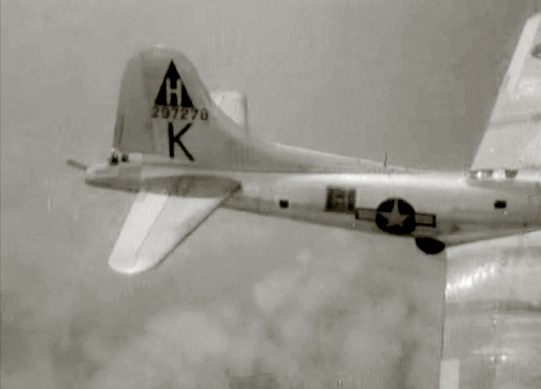 42-97278 B-17G Fortress 8AF 306BG367BS GYK Umbriago in flight 01