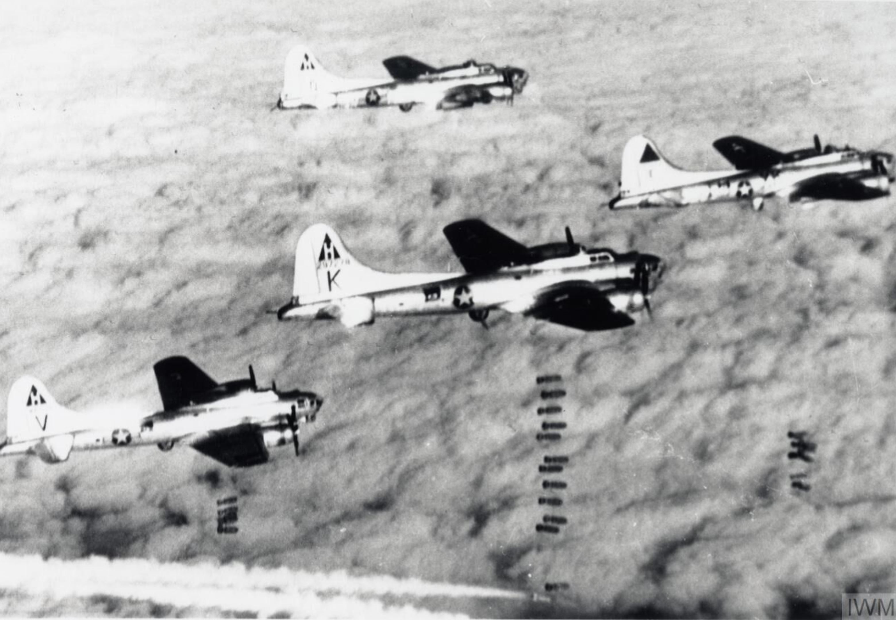42-97278 B-17G Fortress 8AF 306BG367BS GYK Umbriago release bombs over the target FRE14231