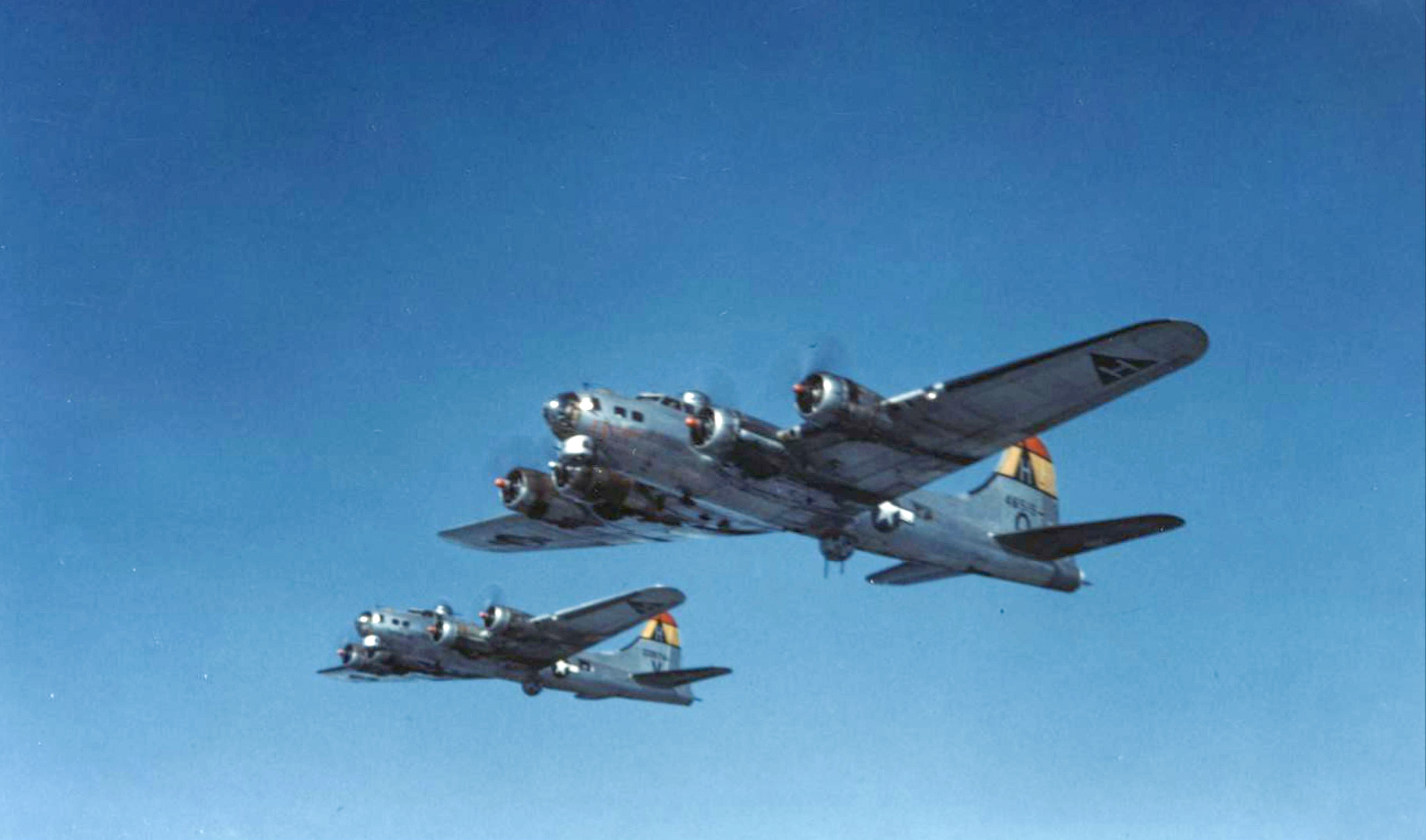 44-6515 B-17G Fortress 8AF 306BG367BS GYO in formation FRE13608