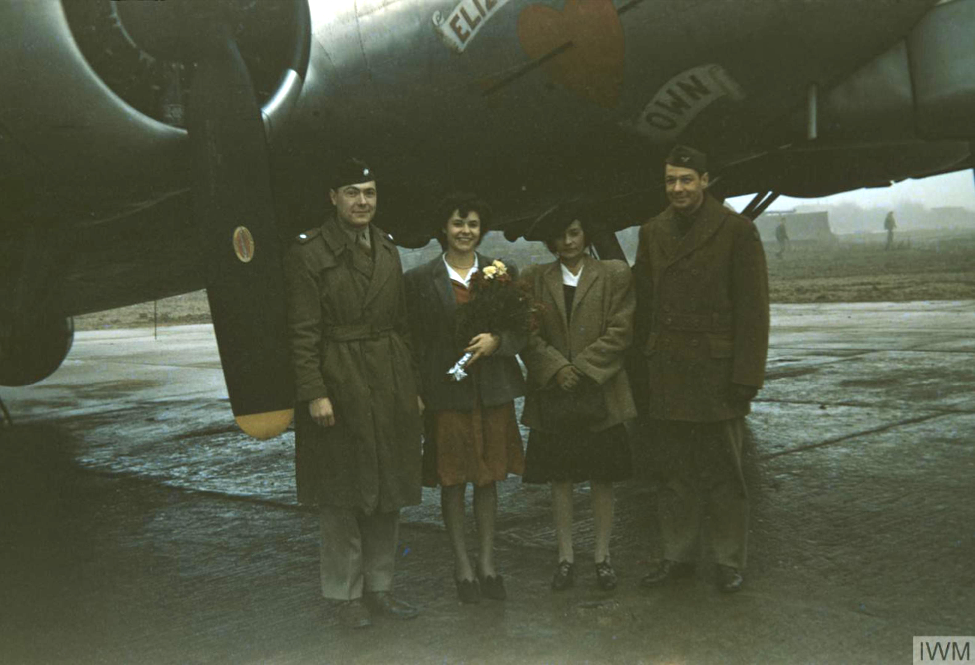44-8516 B-17G Fortress 8AF 306BG423BS RDM Elizabeth's Own at Thurleigh 18th Jan 1945 FRE5944