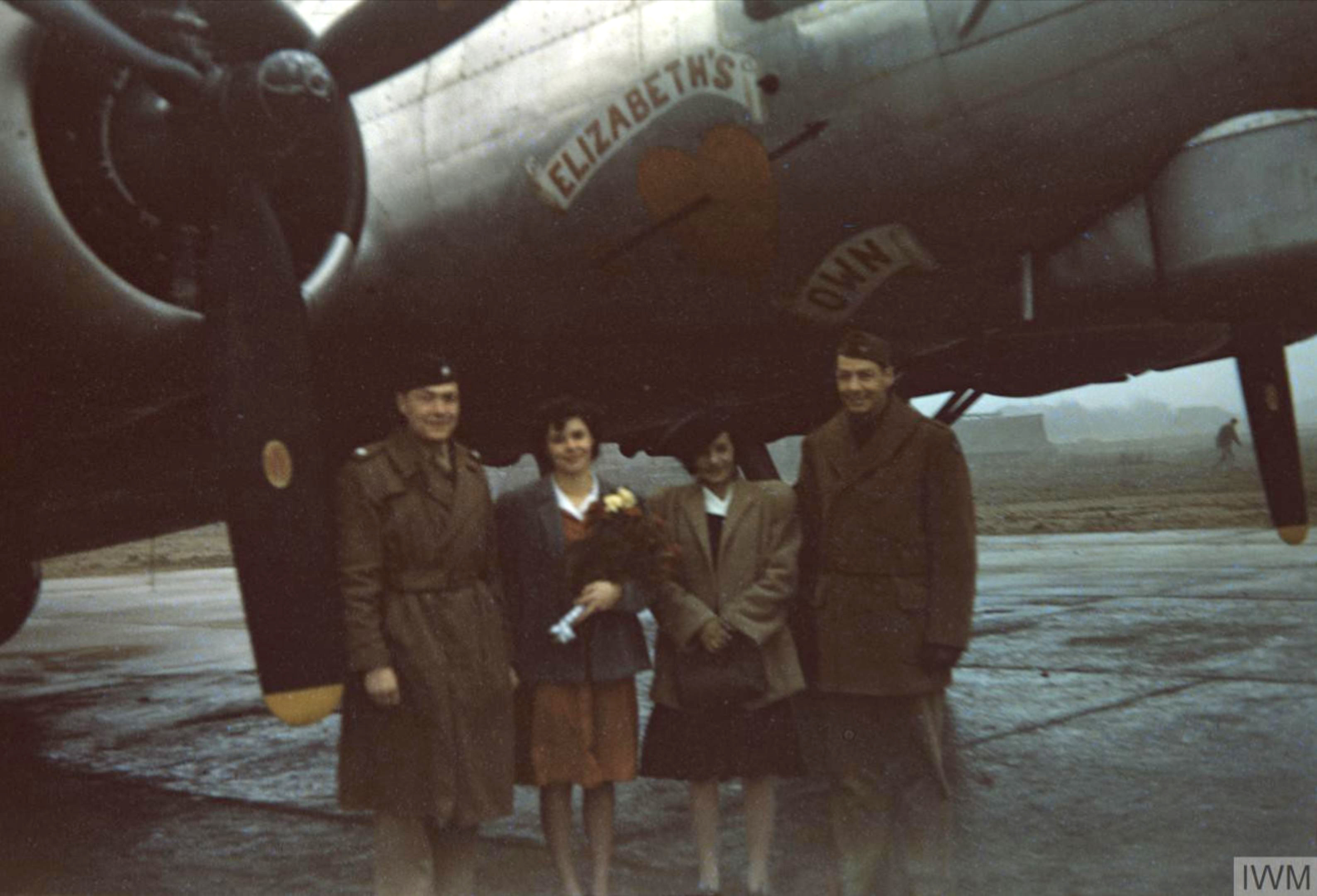 44-8516 B-17G Fortress 8AF 306BG423BS RDM Elizabeth's Own at Thurleigh 18th Jan 1945 FRE5946