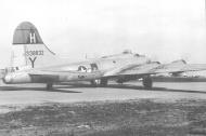 Asisbiz 43 38832 B-17G Fortress 8AF 306BG Y Irene taxing at Thurleigh England 1945 01