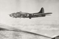 Asisbiz Boeing B 17G Fortress 8AF 34BG391BS T in flight FRE3408