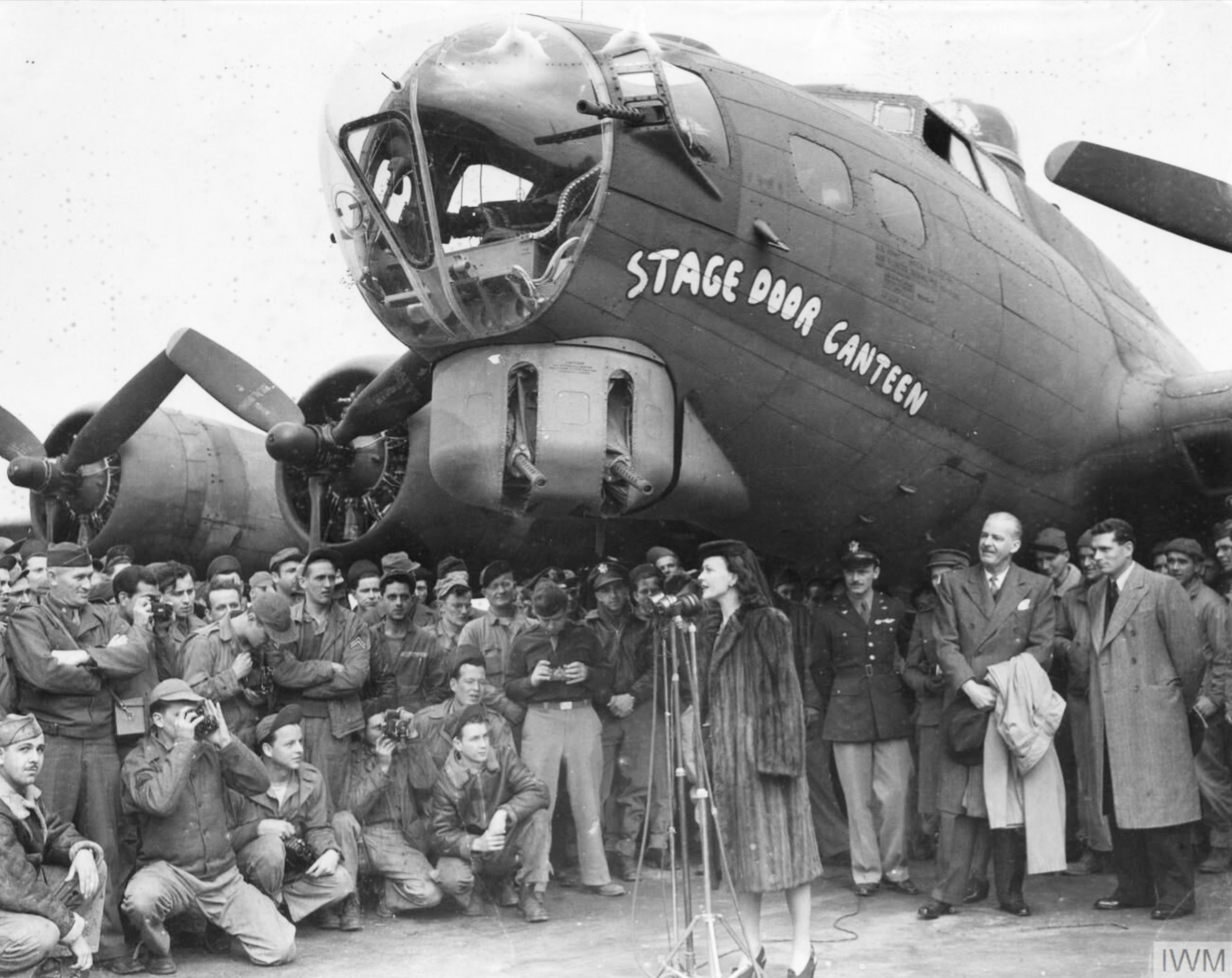 42-31990 B-17G Fortress 8AF 381BG535BS MSR Stage Door Canteen with Hollywood actress Vivien Leigh at Ridgewell FRE1262