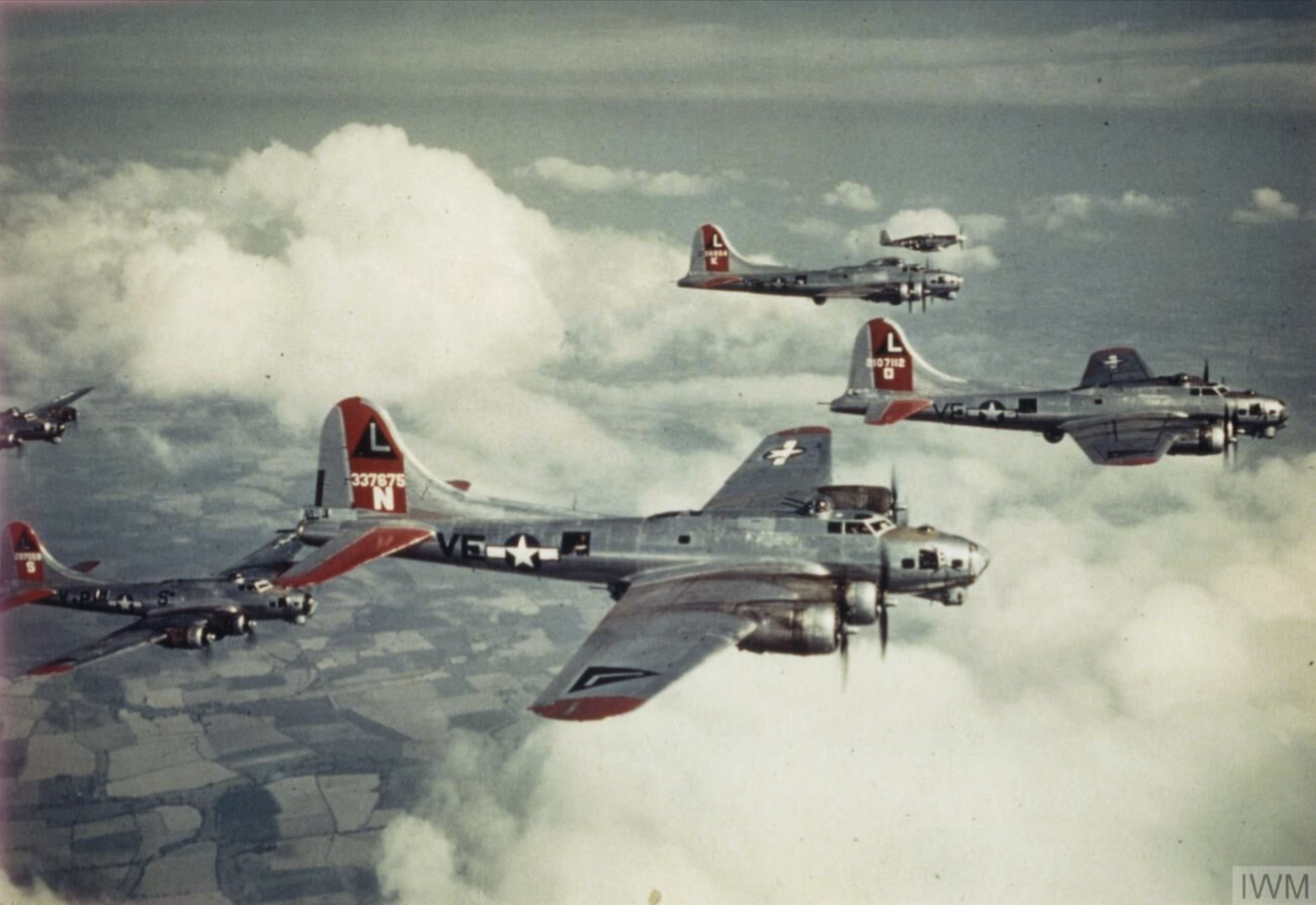 42-97059 B-17G Fortress 8AF 381BG533BS VPS Marsha Sue in formation FRE1268