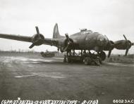 Asisbiz 42 37721 B 17G Fortress 8AF 381BG534BS GDI Sugar belly landed at Ridgewell 22nd Dec 1943 NA025025