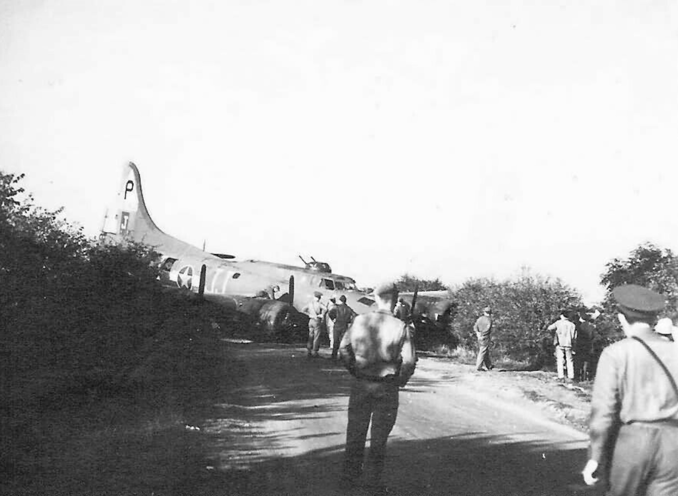 B-17F Fortress 8AF 384BG and 305BG422BS JJJ force landed 01