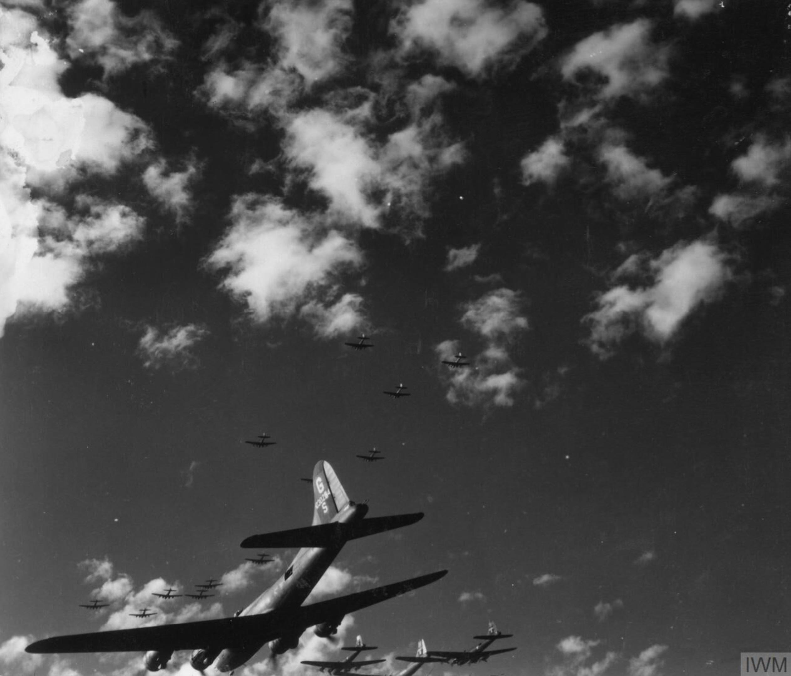 42-30264 B-17F Fortress 8AF 385BG551BS HRS Dorsal Queen during a raid on 16th Nov 1943 FRE1411
