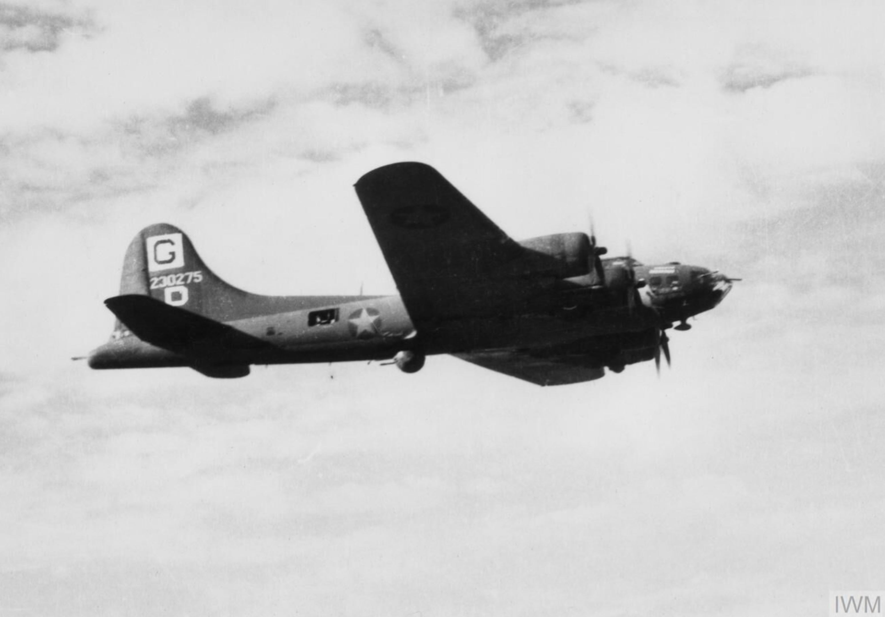 42-30275 B-17F Fortress 8AF 385BG548BS GXP The Vibrant Virgine in flight FRE1409