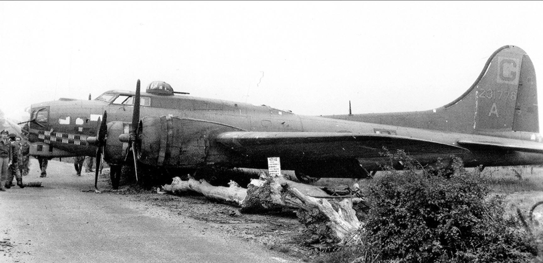 42-31778 B-17G Fortress 8AF 385BG548BS GXA Wells Cargo belly landed 01