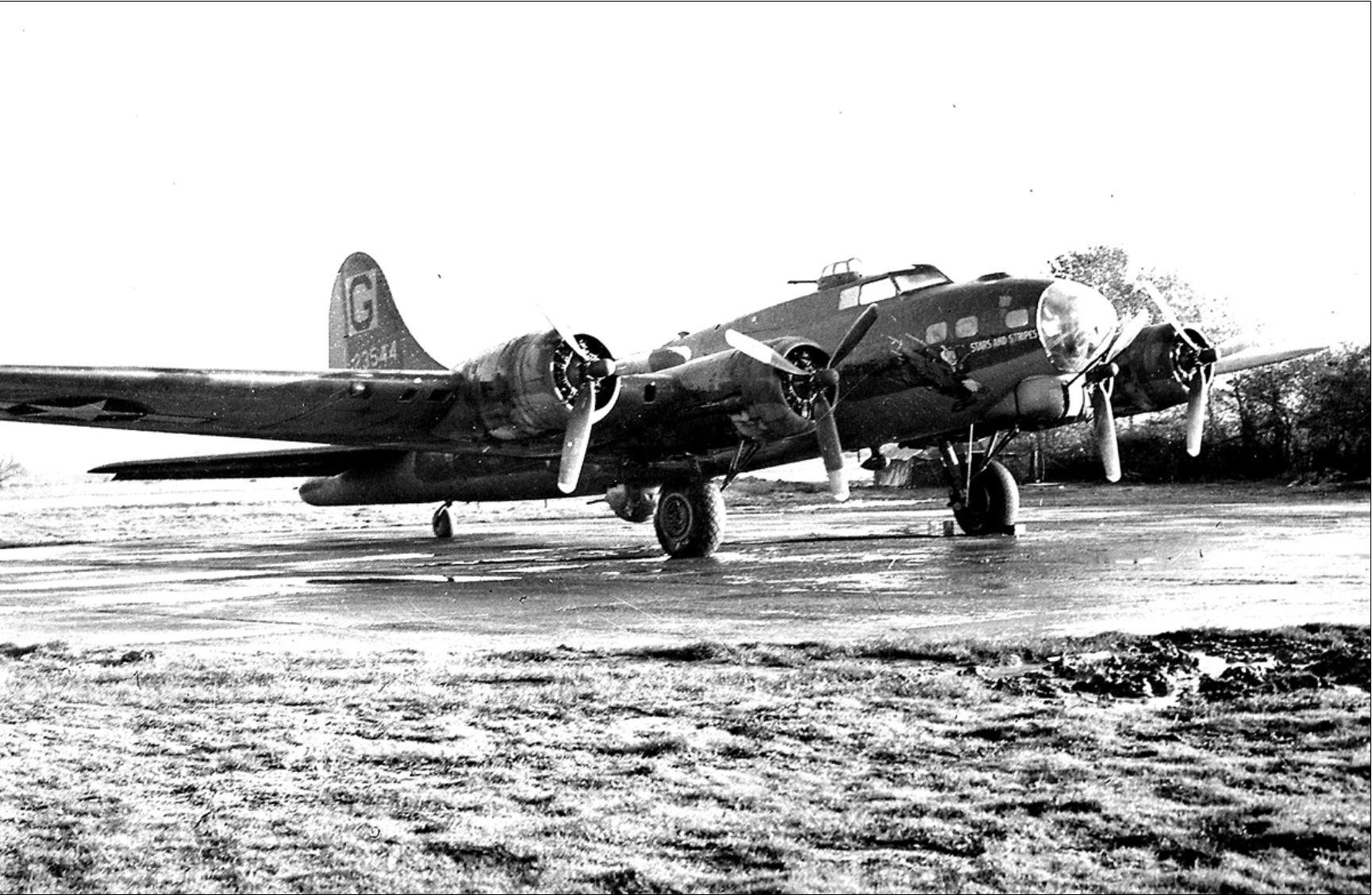 42-3544 B-17F Fortress 8AF 385BG550BS SGB Stars and Stripes with a chin gun 01