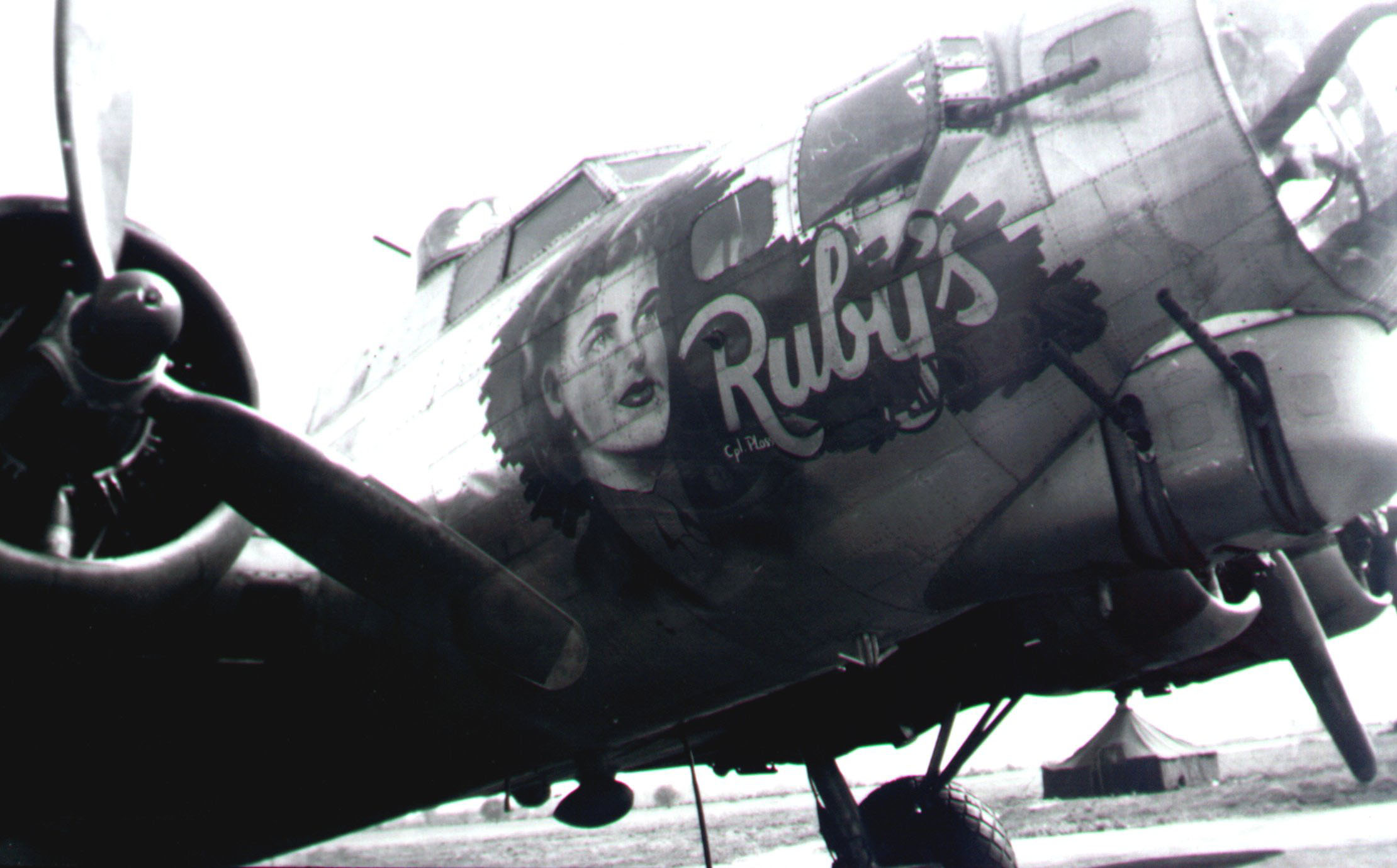 42-40004 B-17G Fortress 8AF 385BG548BS Ruby nose art right side 01