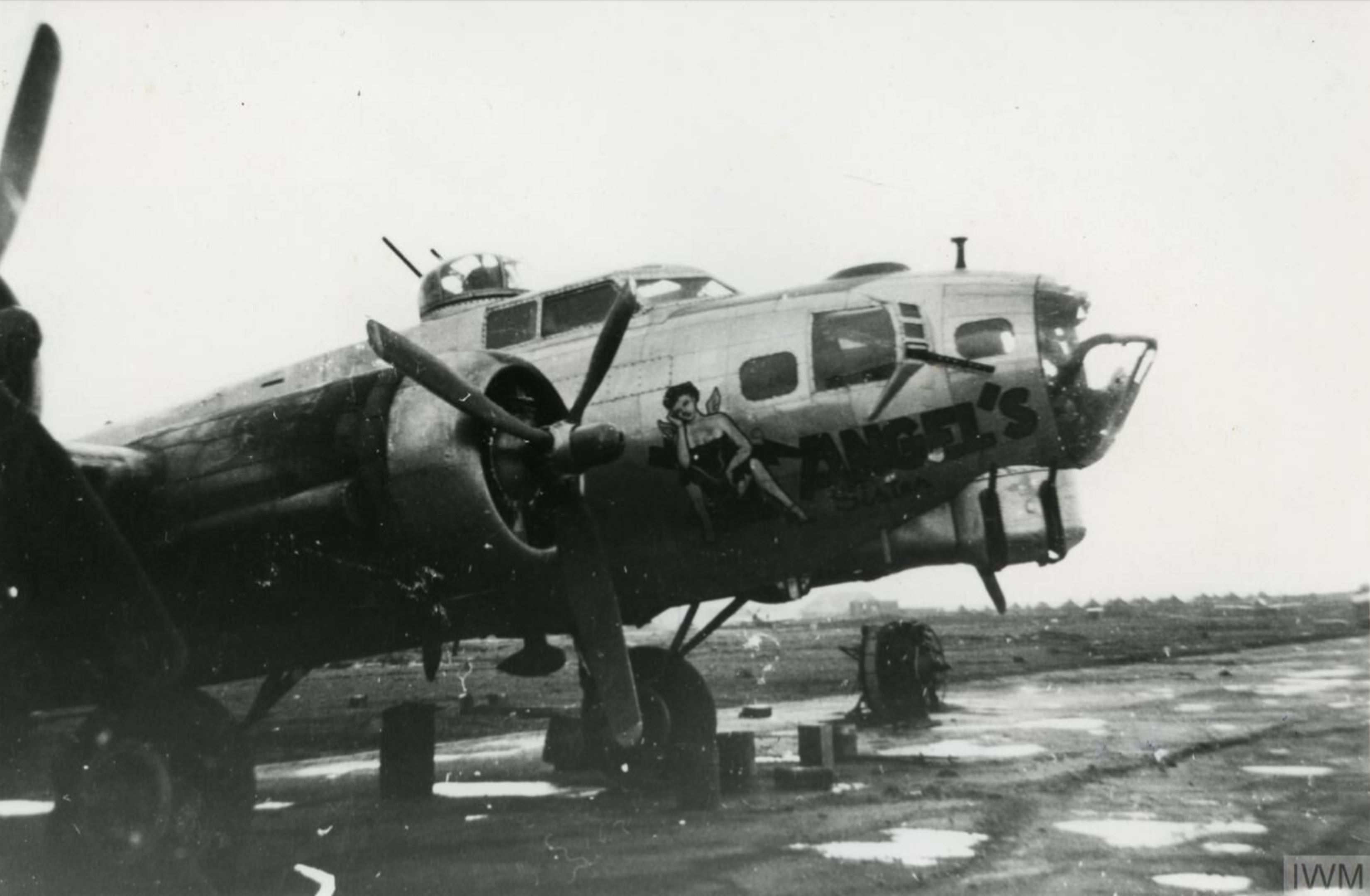 43-38210 B-17G Fortress 8AF 385BG549BS XAV Angel's Sister nose art right side FRE12056