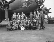 Asisbiz 42 5892 B-17F Fortress 8AF 385BG551BS HRB Pregnant Portia nose art right side England Aug 1943 NA537