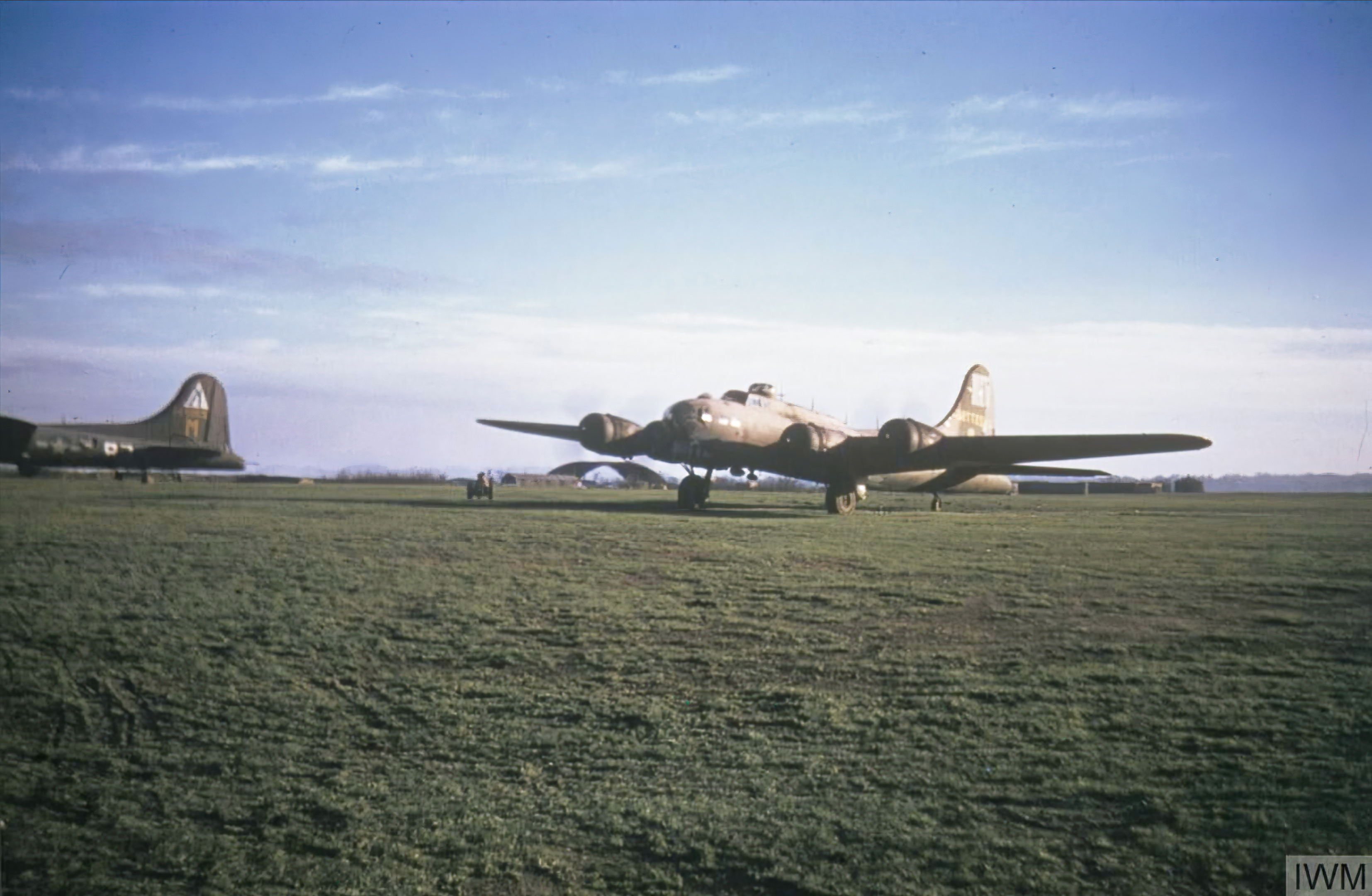 42-37795 B-17F Fortress 8AF 388BG taxiing at Duxford 1943 FRE6467