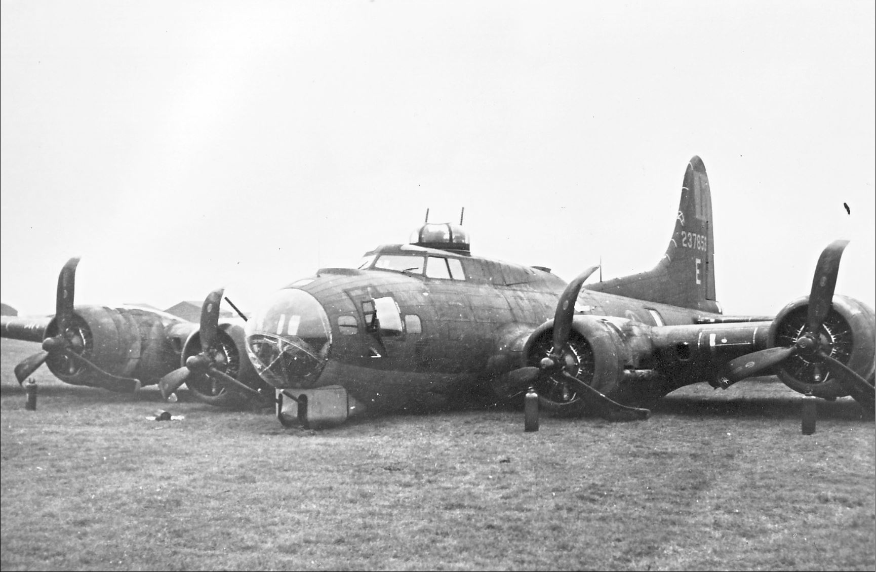 42-37853 B-17G Fortress 8AF 388BG E Miss Fury belly landed England after Munster 4th Jan 1944 01