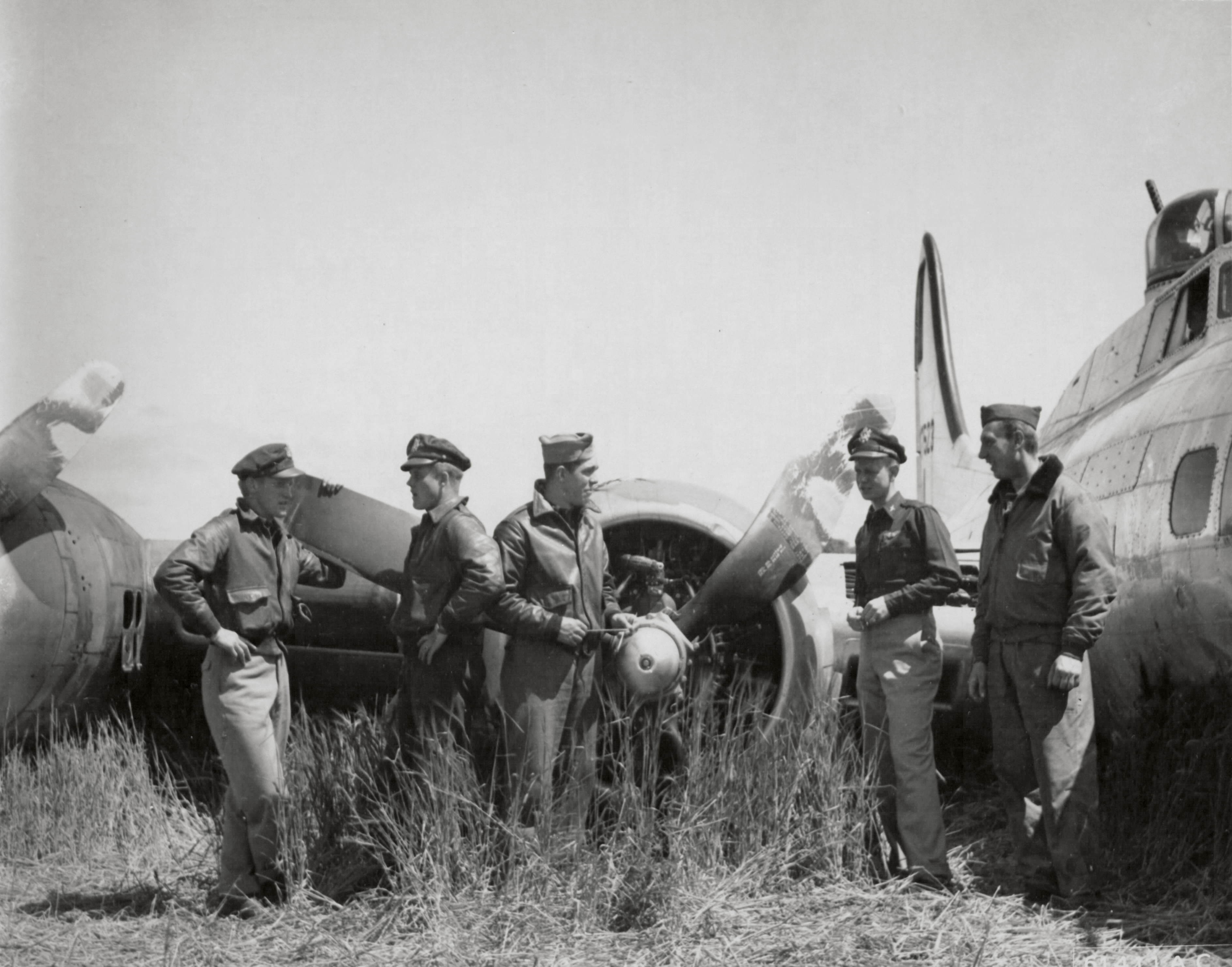 43-37523 B-17G Fortress 8AF 388BG560BS Holy Smokes battle damage at Magdeburg 20th Jun 1944 01