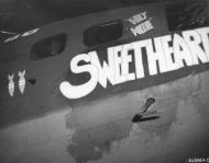 Asisbiz 42 3262 B-17F Fortress 8AF 388BG561BS Sweetheart with crew right side England 8th Feb 1944 NA1075