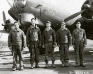 Asisbiz 42 37812 B 17G Fortress 8AF 390BG570BS DIO Heavenly Body with ground crew at Framlingham 5th Mar 1944 NA2140