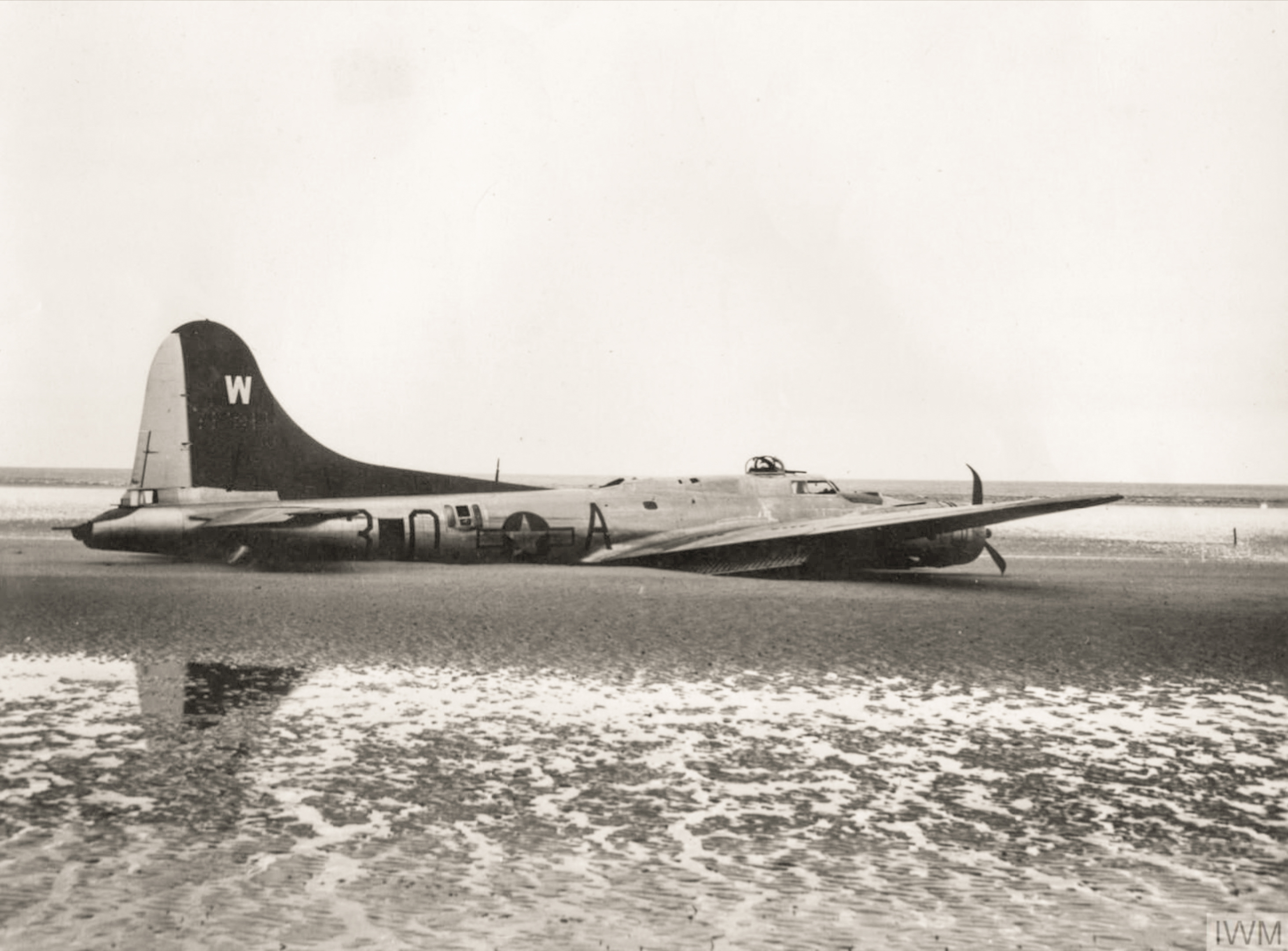 42-97855 B-17G Fortress 8AF 398BG601BS 3OA belly landed near Sandwich 9th July 1944 FRE8070