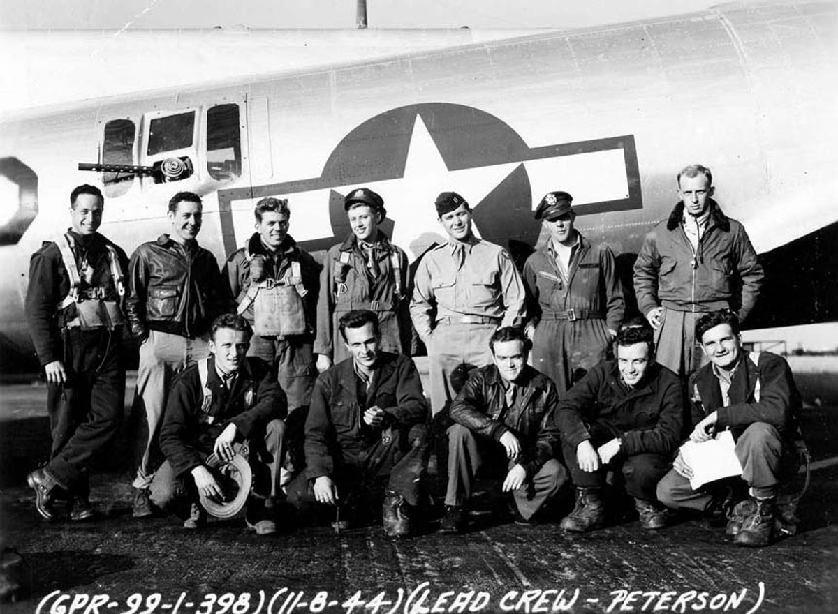 42-97975 B-17G Fortress 8AF 398BG600BS N8U a mickey ship with crew 01