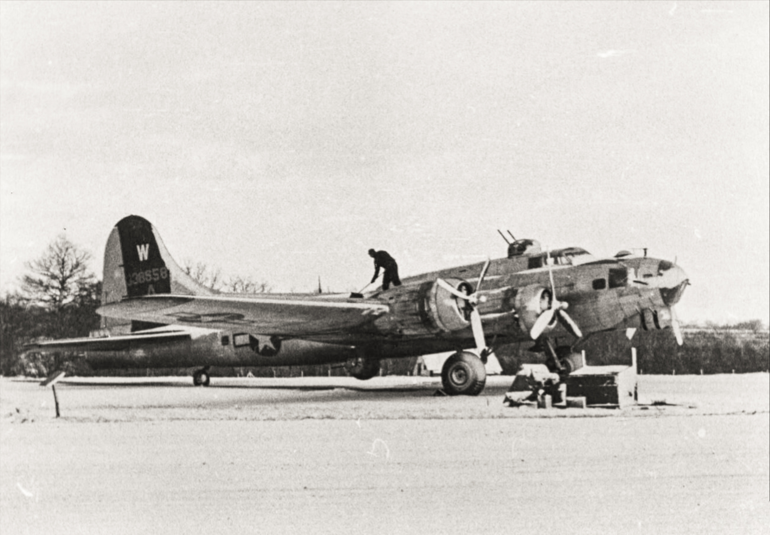 43-38658 B-17G Fortress 8AF 398BG601BS 3OA covered in snow at Nuthampstead FRE8066