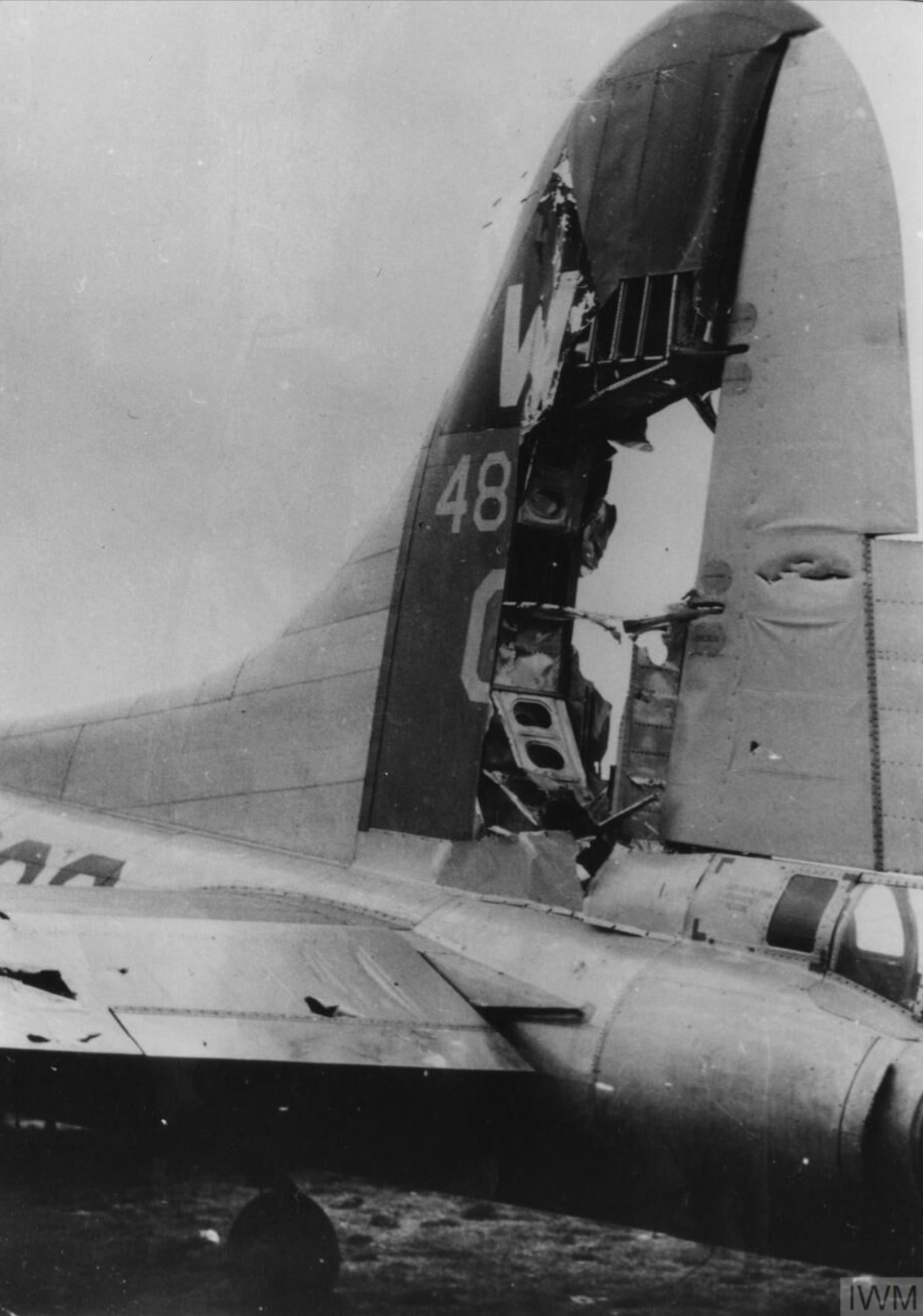 44 8699 B 17G Fortress 8AF 398BG600BS N8Q suffered tails damage by a Me 262 R4M rocket on 10th Apr 1945 FRE8069