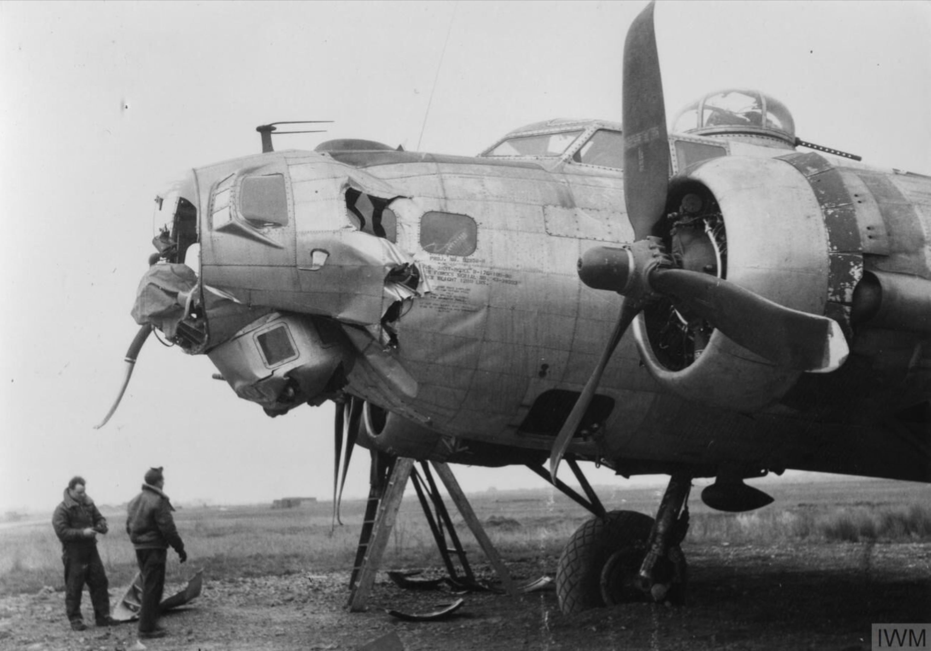 Boeing B-17G Fortress 8AF 398BG600BS N8V damaged nose FRE8046