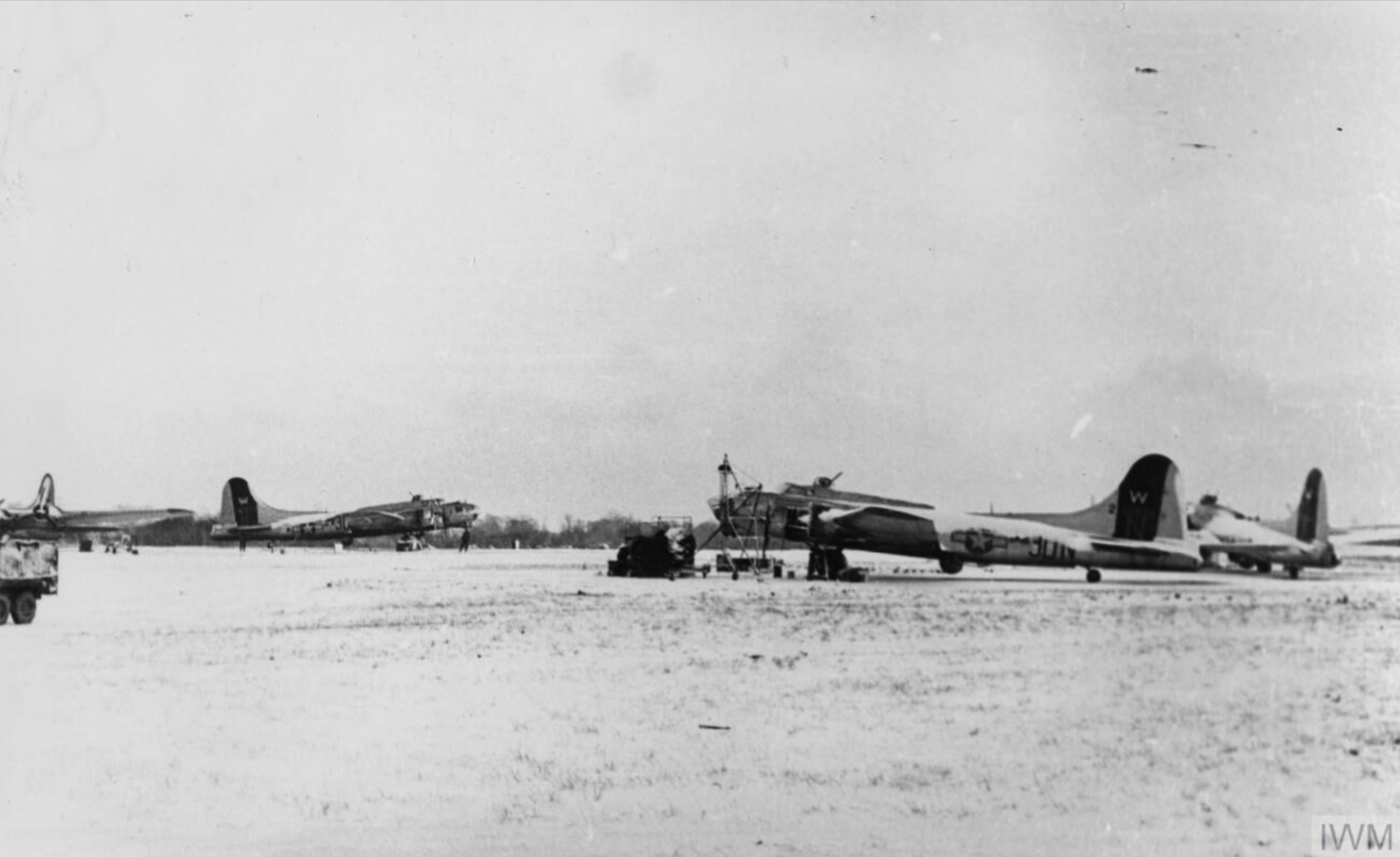 Boeing B-17G Fortress 8AF 398BG601BS 3O covered in snow at Nuthampstead FRE8062