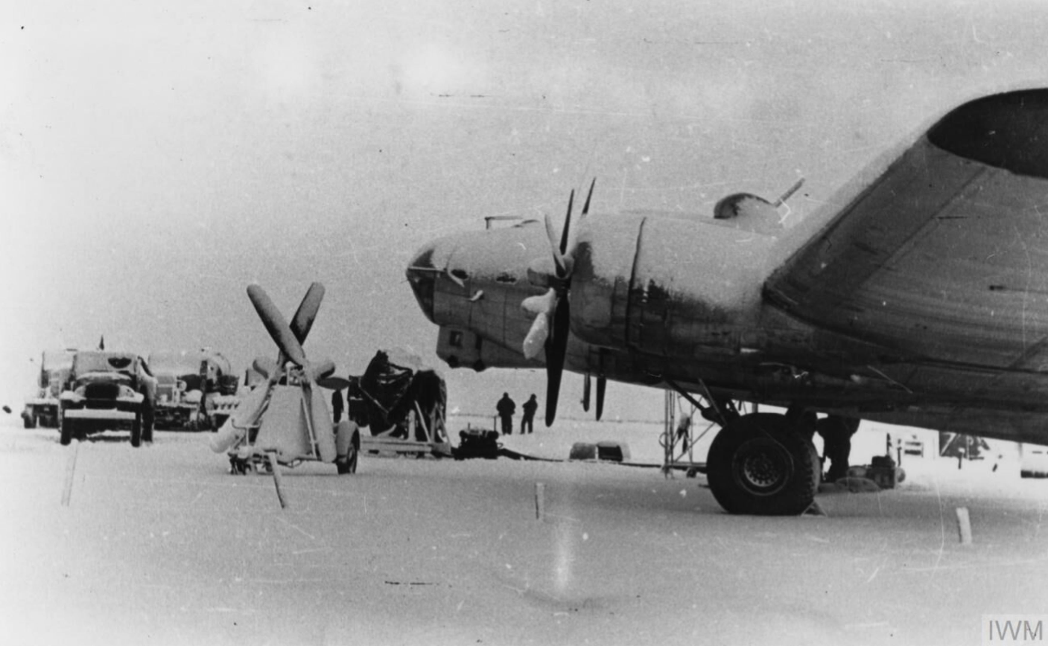 Boeing B 17G Fortress 8AF 398BG603BS N7 covered in snow FRE8058