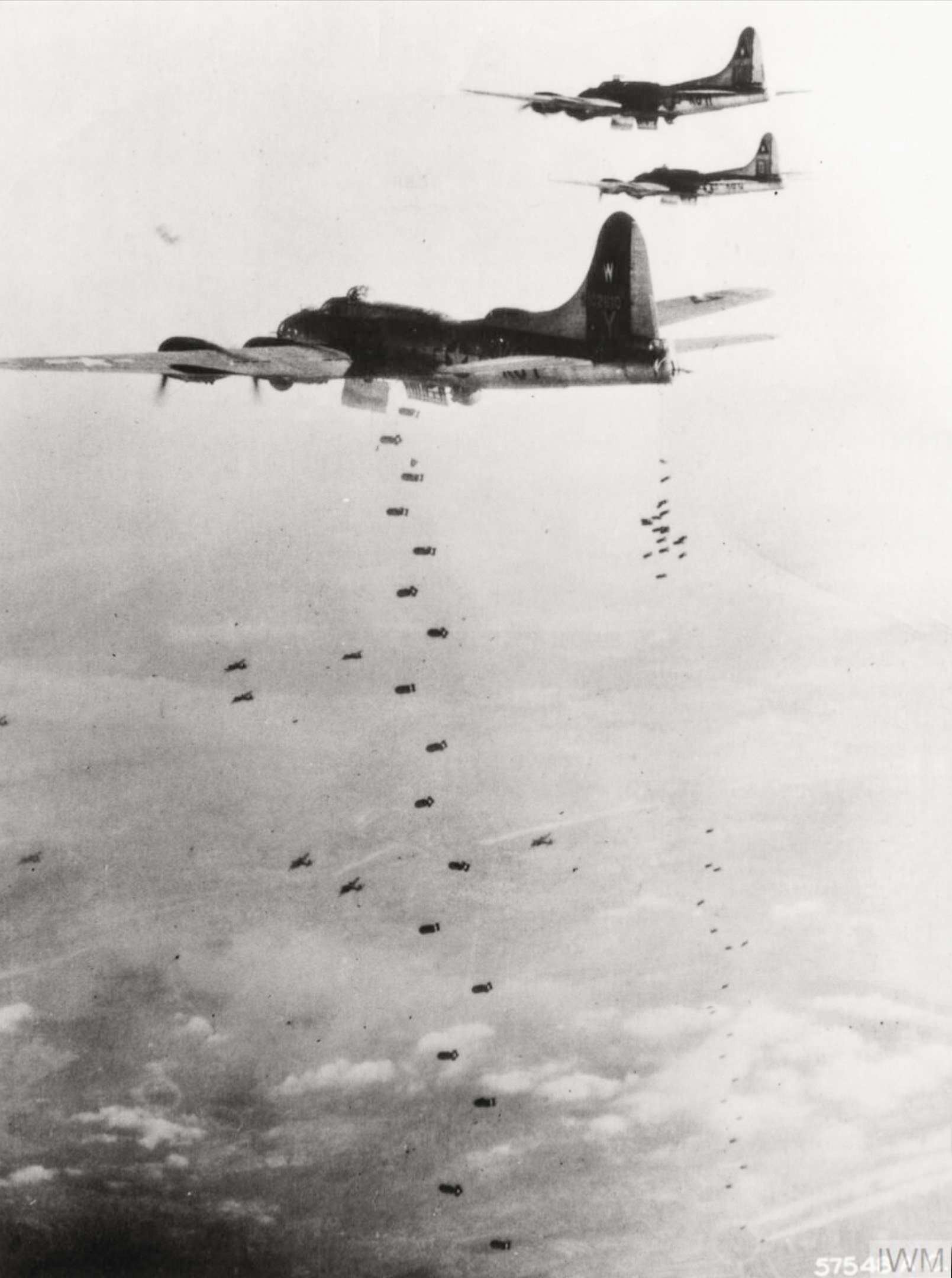 Target railyard at Bingen 29th Dec 1944 by B-17s of the 8AF 398BG FRE1700