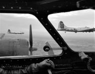 Asisbiz 42 102516 B 17G Fortress 8AF 398BG601BS 3OH Bronx Bomber II in formation 1944 01