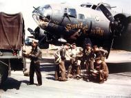 Asisbiz 42 30721 B 17F Fortress 381BG533BS VPI Sweet n Lovely transfered 398BG601BS in Nov 1944 01
