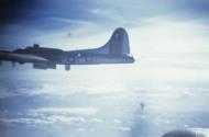 Asisbiz 44 8553 B 17G Fortress 8AF 398BG602BS K8Y was a Mickey Ship in flight FRE6508