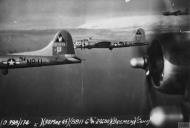 Asisbiz 44 8644 B 17G Fortress 8AF 398BG600BS N8N with pathfinder K8U over Bremen 30th Mar 1945 FRE8061