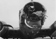 Asisbiz Boeing B 17G Fortress 8AF 398BG600BS N8V damaged nose FRE8041