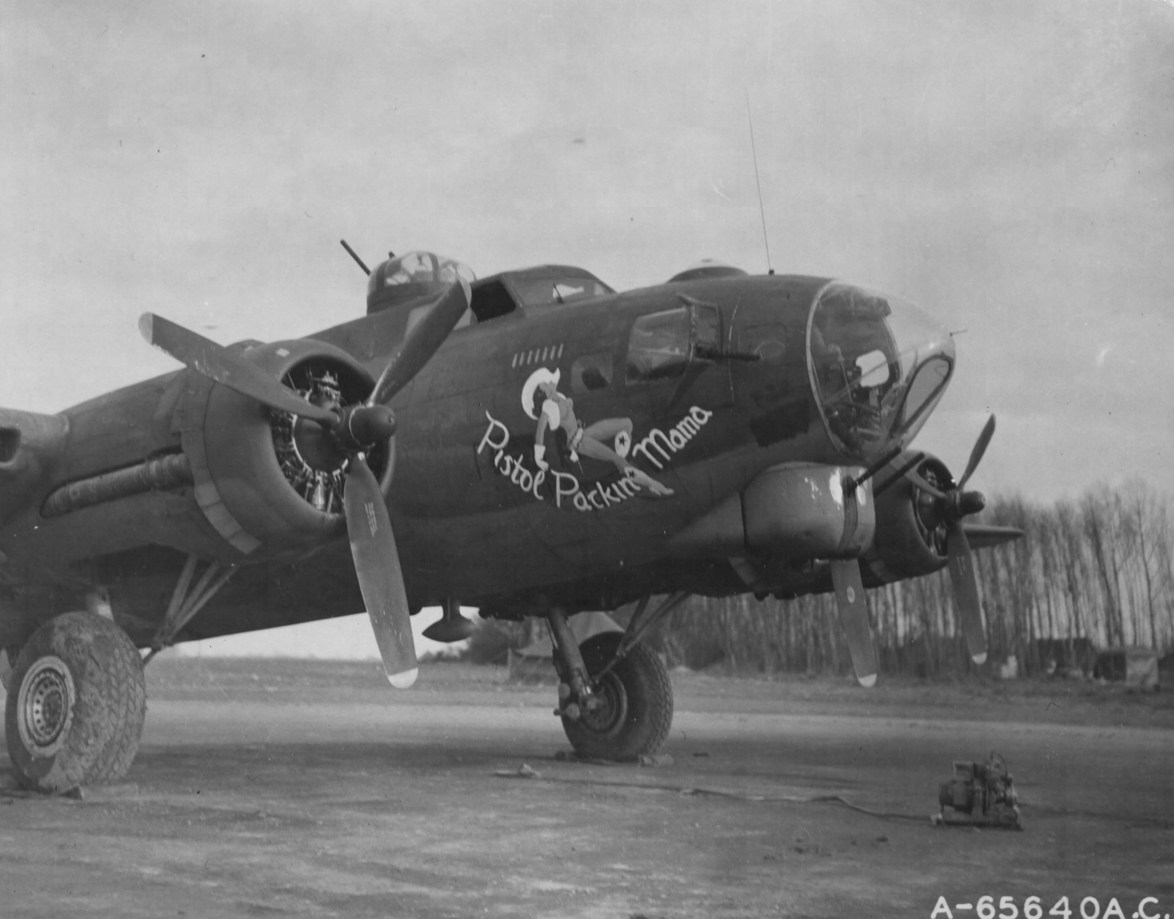 42 31037 B 17G Fortress 8AF 401BG613BS INF Pistol Packin Mama at Deenethorpe 1943 01