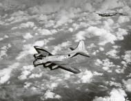Asisbiz 42 31090 B 17G Fortress 8AF 401BG613BS INL Nasty Habit over Ludwigshaven 27th Jan 1944 01