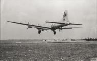 Asisbiz 42 97571 B 17G Fortress 8AF 457BG750BS H landing at Glatton FRE1898