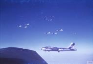 Asisbiz 43 38301 B 17G Fortress 8AF 457BG751BS MJA 301 N Liberty Belle in formation FRE6705