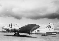 Asisbiz 44 6111 B 17G Fortress 8AF 457BG749BS JOB 111 O Hell's Belle at Glatton 01