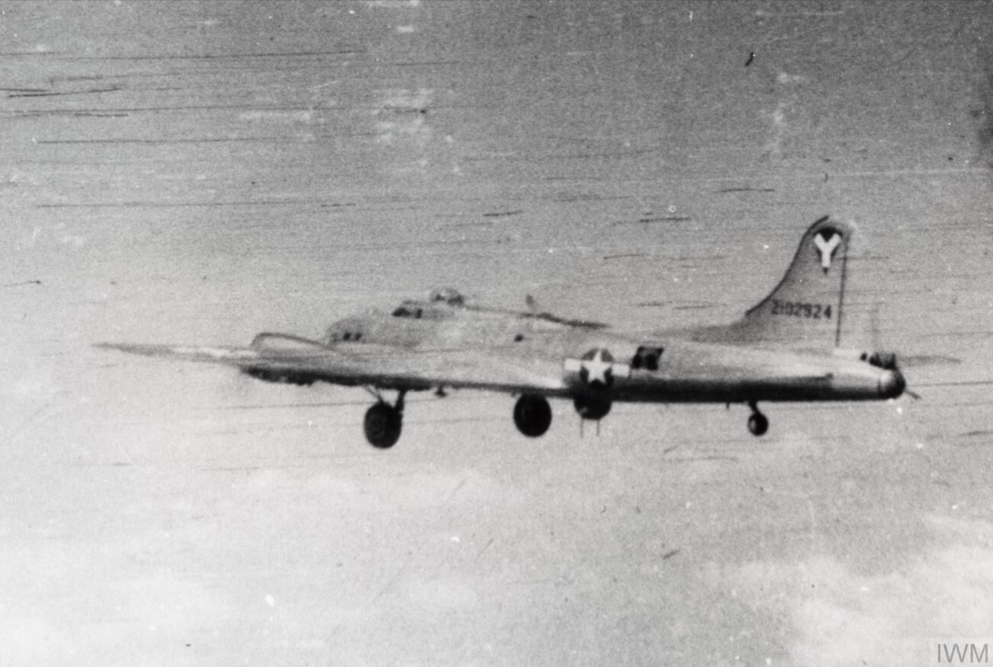 42-102924 B-17G Fortress 15AF 463BG774BS in flight FRE13999